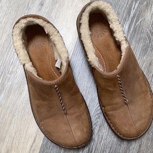 Ugg brown leather shoes size 8